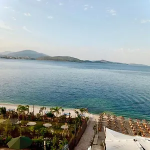 - Port Sarandë
