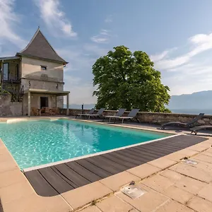 https://les-tours-carrees.hotels-rhonealpes.com
