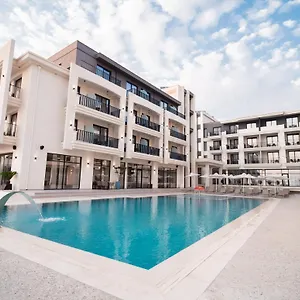 Hotel Jost Caravel, Radhimë