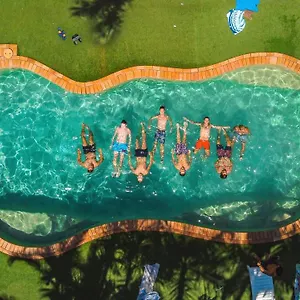 https://budds-in-surfers-backpackers.queenslandhotels.net