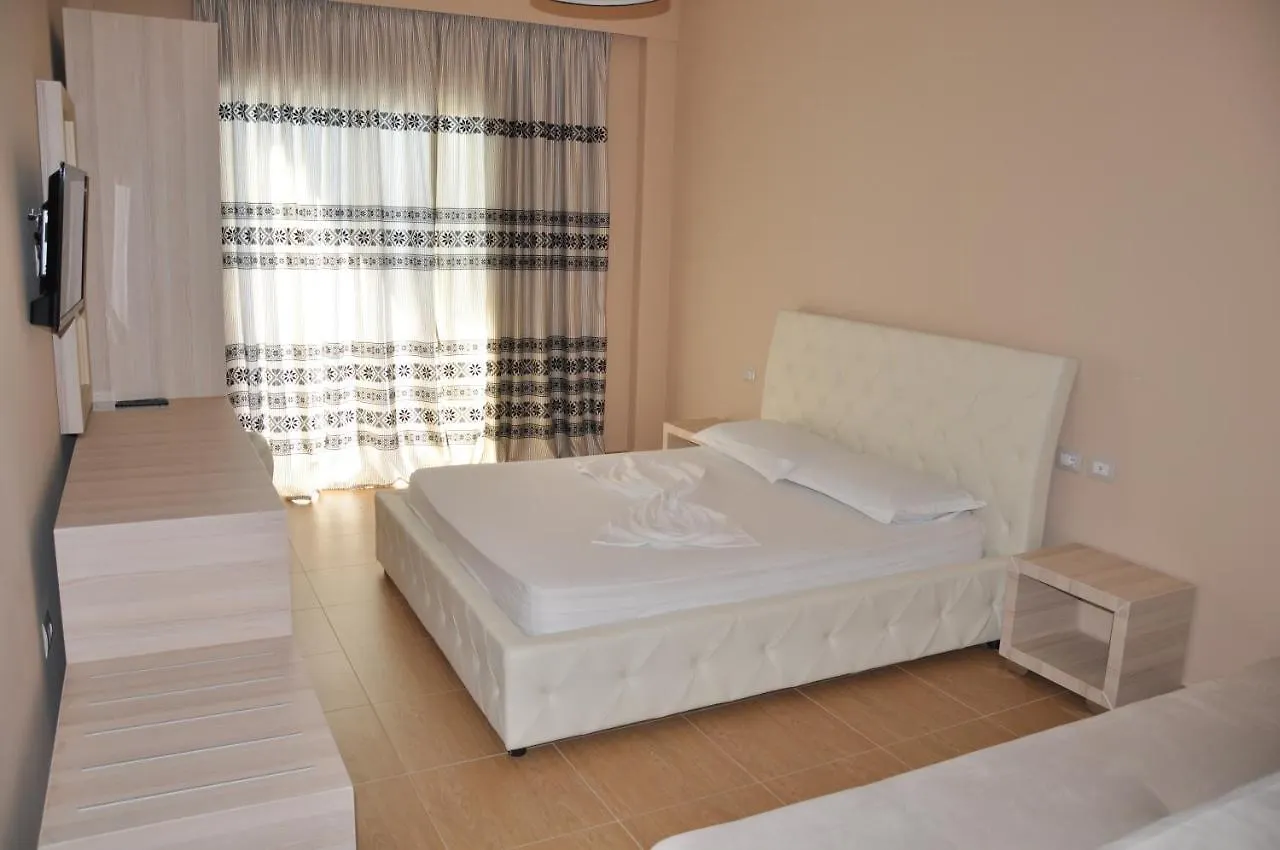 Coral Hotel & Resort Radhimë 4*,